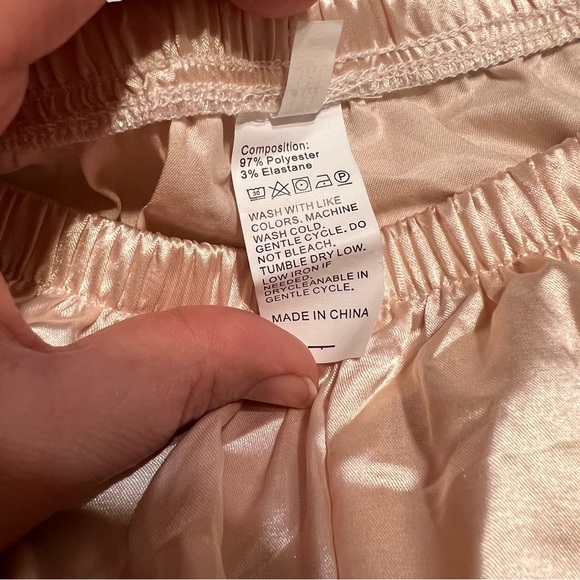 Satin shortie pajamas - Picture 5 of 6